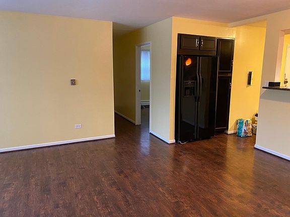 3rd image of 1627 W Touhy Ave APT 201