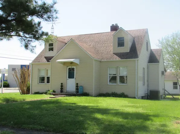 132 W McClernand Ave, Shawneetown, IL 62984