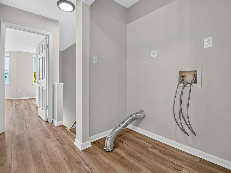 904 Newington Ave #B — Photo 4