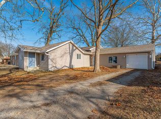 606 Oglesby Ave, Lincoln, IL 62656