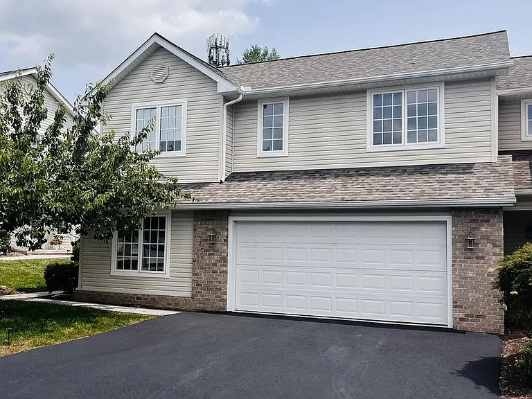 2211 Whitney Ct — Photo 2