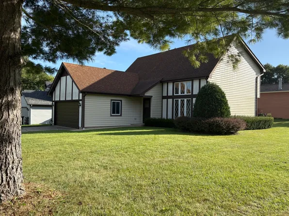 122 N Creekside Trl, McHenry, IL 60050
