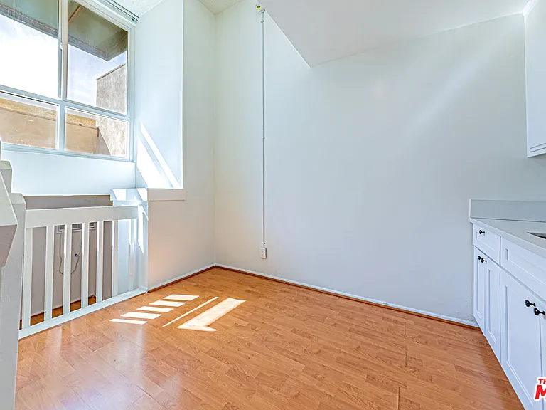 933 S Manhattan Pl — Photo 10