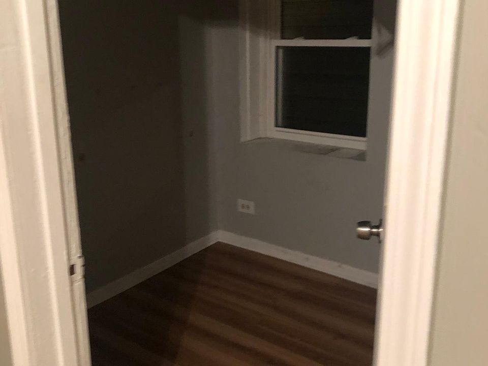 7x7 room with closet