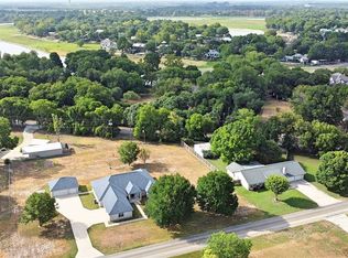 103 Woodlake Dr, Mcqueeney, TX 78123