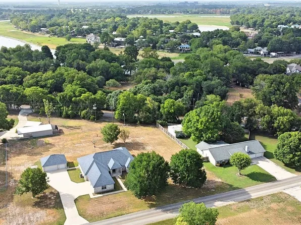 103 Woodlake Dr, McQueeney, TX 78123
