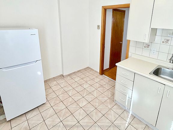 2nd image of 455 Danforth Ave #B