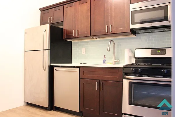 Rented by EXR | media 17