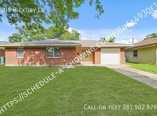 2206 Hickory Ln, Pasadena, TX 77502