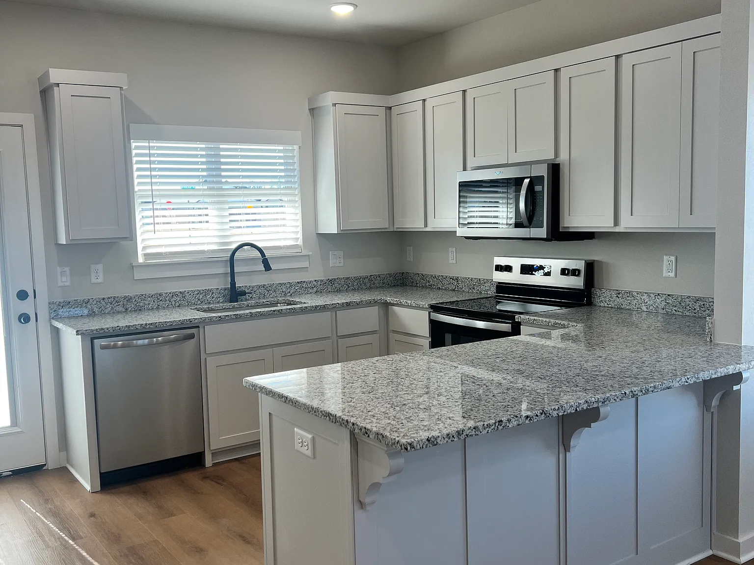 3 bed, 2.5 bath, 1457 sqft, $1,750 — Photo 4