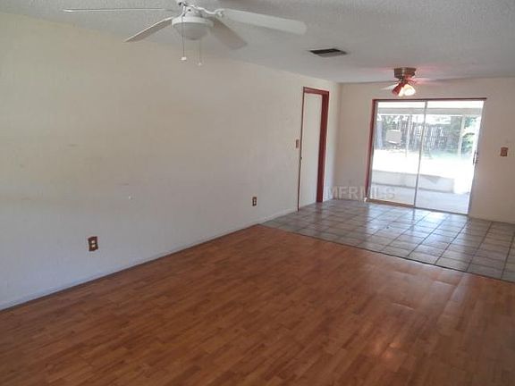 5th image of 8863 Oak Cir
