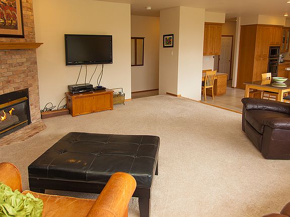 4th image of 1489 Marine Dr
