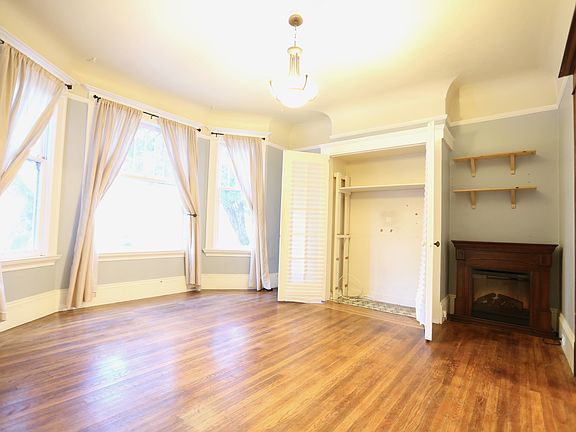 3rd image of 835 Clayton St #1