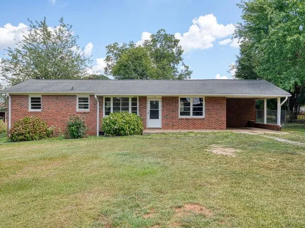 110 Cloverdale Dr, Boiling Springs, SC 29316
