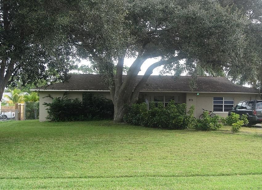 1st image of 571 NW Monica Street