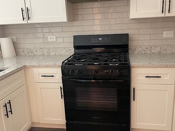 4th image of 2704 Glenwood Ct