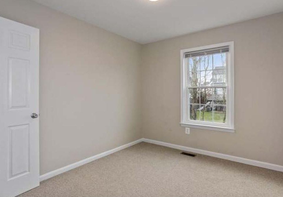 1st image of 2835 Bowes Ln