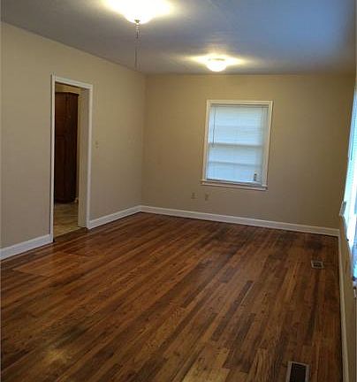 4th image of 1710 W Whitney Ave