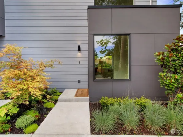 6066 52nd Avenue NE, Seattle, WA 98115