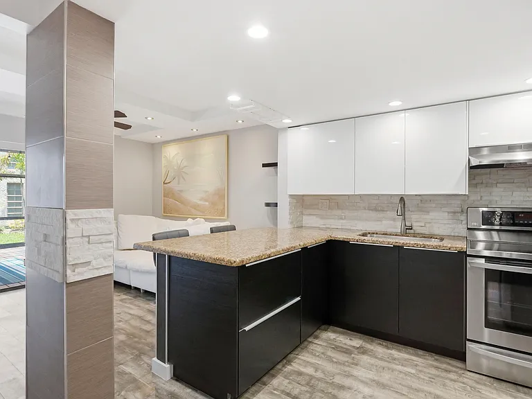 721 SE 1st Way #C11 — Photo 9