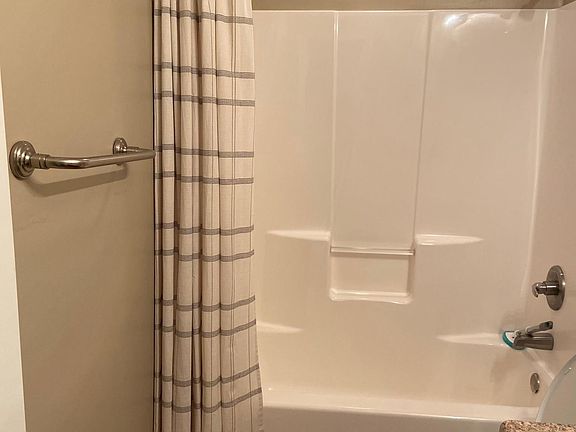 5th image of 128 Aubry Ct