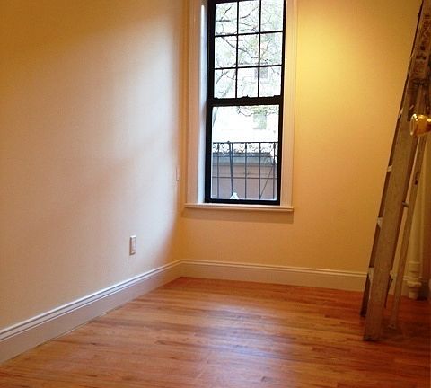 4th image of 230 E 5th St