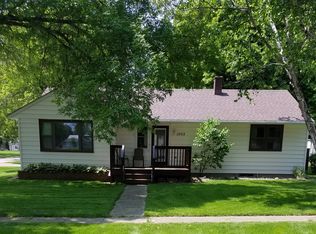 1005 Dement St, Larchwood, IA 51241