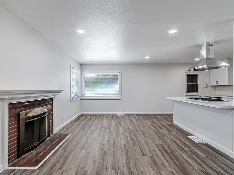 2158 San Rafael Ave — Photo 13