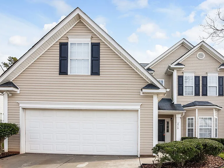 2910 Oakdale Pasture Dr — Photo 1