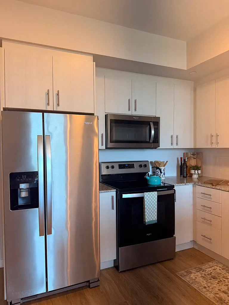 2 bed, 915 sqft, $2,599 — Photo 2