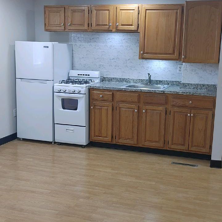 1st image of 9 Reist St