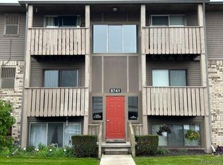 8741 Green Willow St APT 11, Brighton, MI