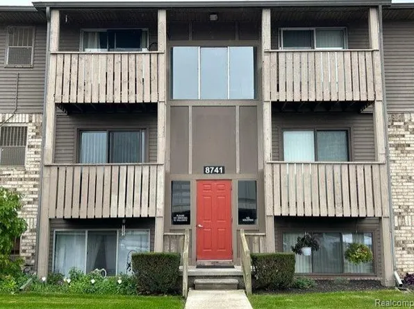 8741 Green Willow St APT 11, Brighton, MI 48116