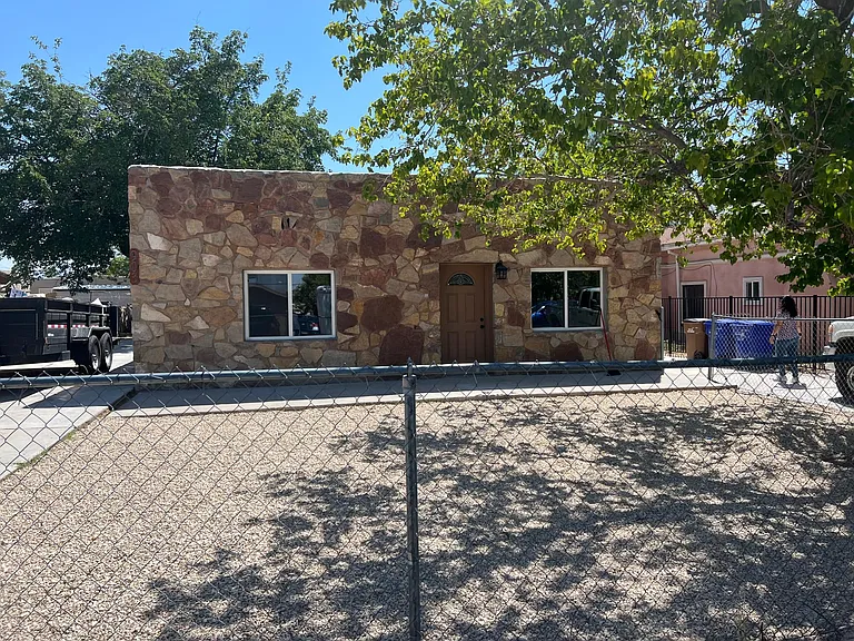 903 S Espanola St — Photo 2
