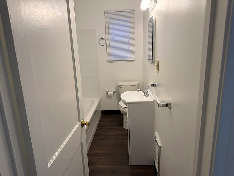 729 11th Ave #4 — Photo 3