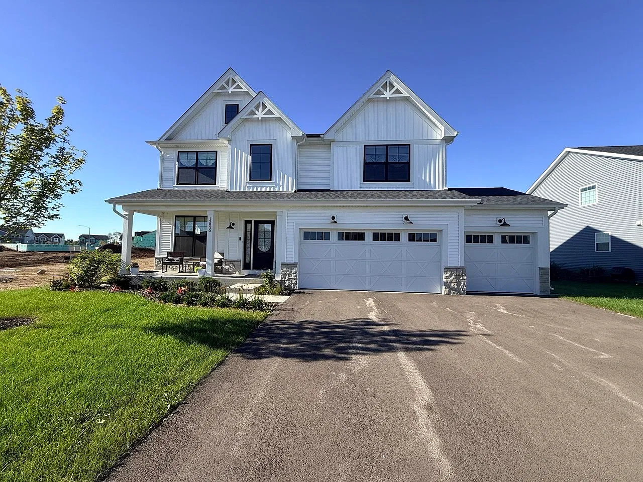 3 bed, 2564 sqft, $4,300 — Photo 1