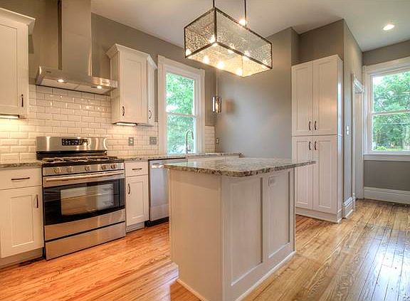 5th image of 103 W Norwood Ave