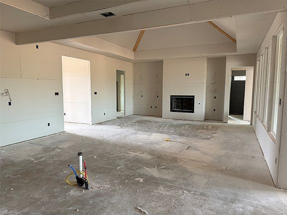 5th image of 155 Daggett Dr