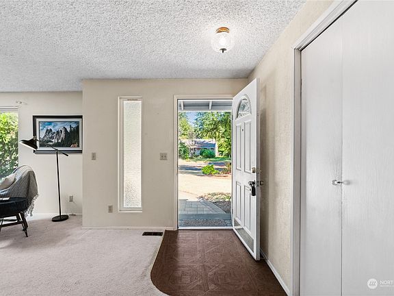 2nd image of 6732 Alder Glen Drive SE