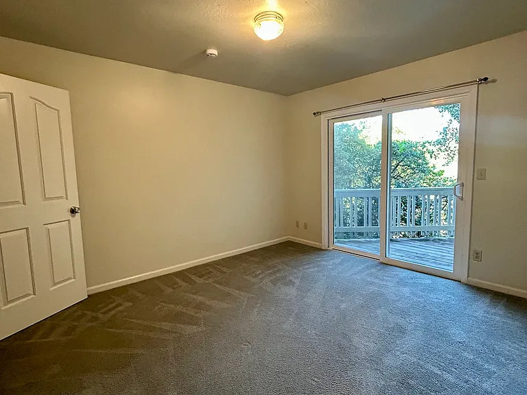 806 Isbel Ct — Photo 12