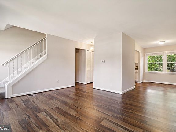 4th image of 14811 Hatfield Sq