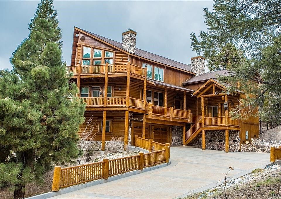 1st image of 323 Starlight Cir