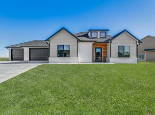 1430 N Emerald Valley Dr, Mulvane, KS 67110