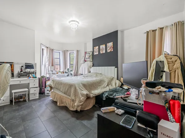 904 Avenue C image 4 of 15