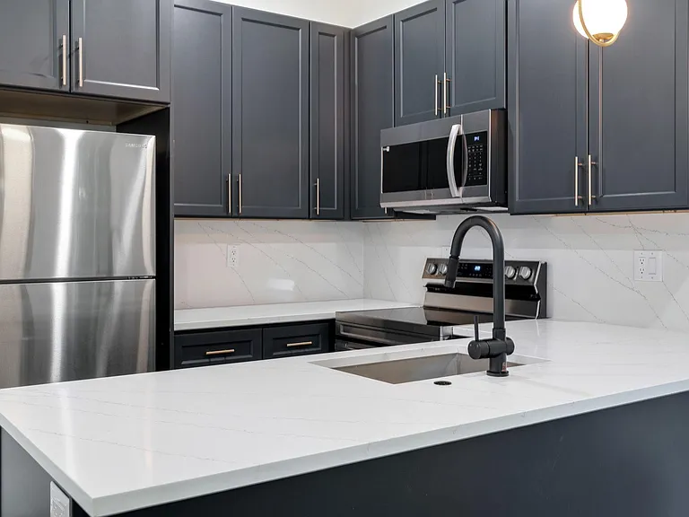 4735 Hazel Ave #2R — Photo 3
