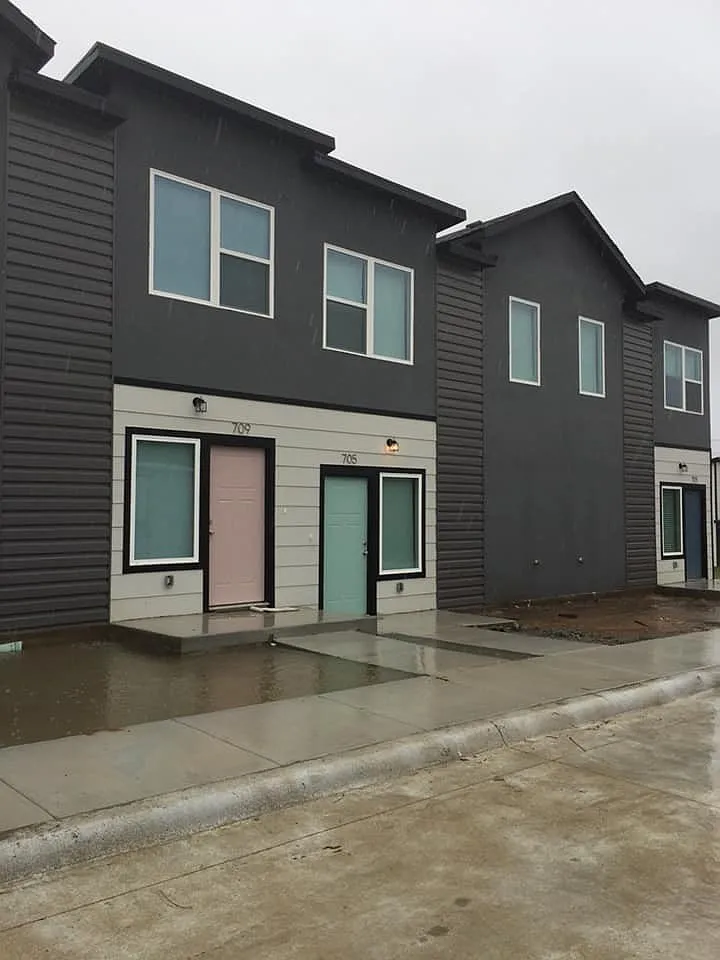Creekside — Photo 2