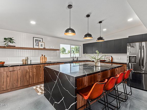 3rd image of 1001 E NORTHVIEW Avenue