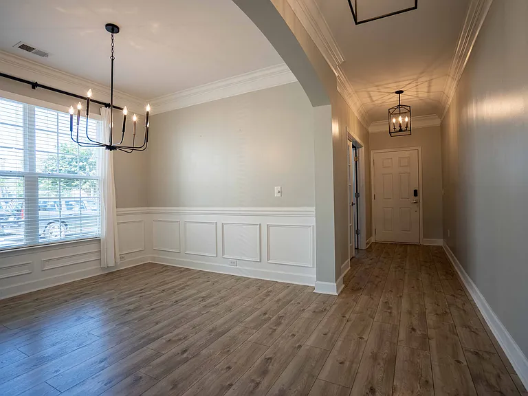 221 Berwick Dr — Photo 7