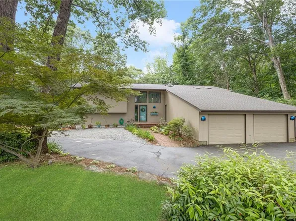 50 Huling Ln, East Greenwich, RI 02818