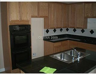 3rd image of 9843 Red Deer St
